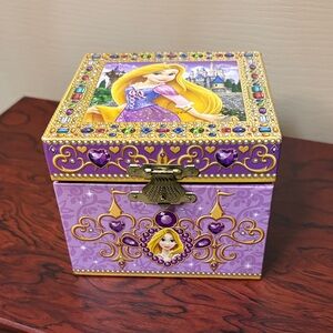 Disney Rapunzel Music Jewelry Box Purple Dancing Rapunzel instide